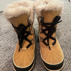 Women’s Sorel Winter Boots with Faux Fur